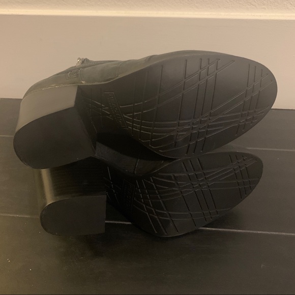 Black lace up heel boots - Picture 3 of 6